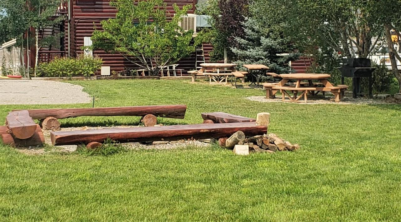 Wolf Den Log Cabin Motel And Rv Park Thayne Exterior foto