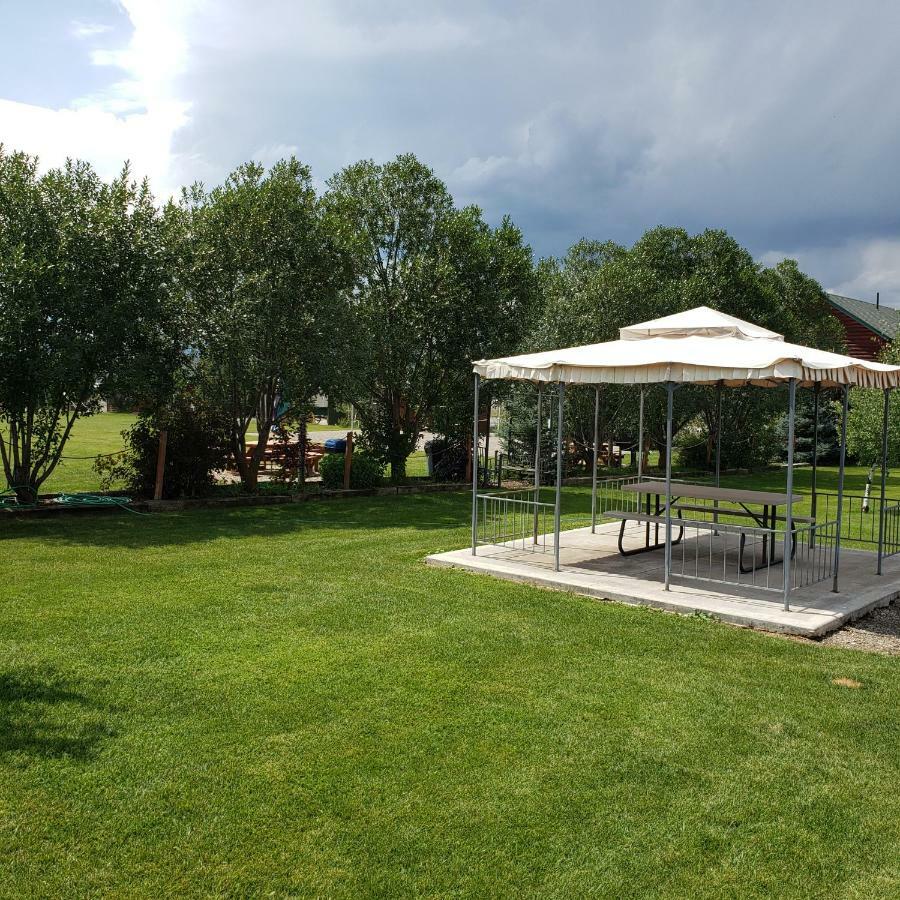 Wolf Den Log Cabin Motel And Rv Park Thayne Exterior foto