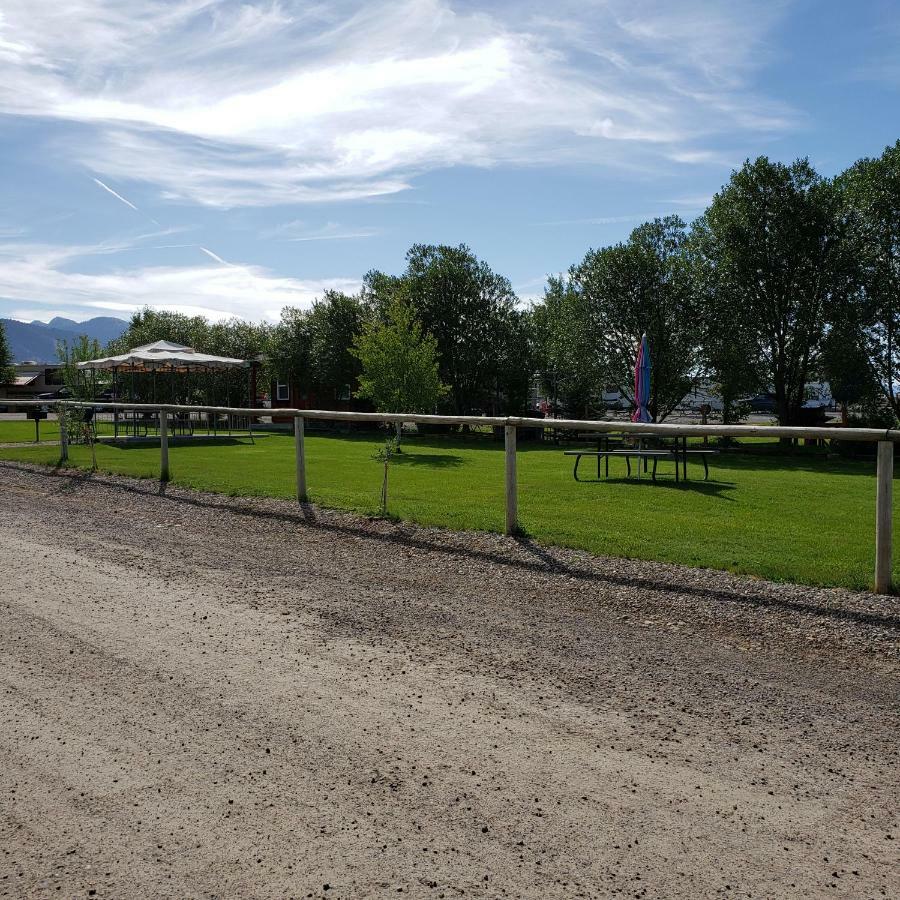 Wolf Den Log Cabin Motel And Rv Park Thayne Exterior foto